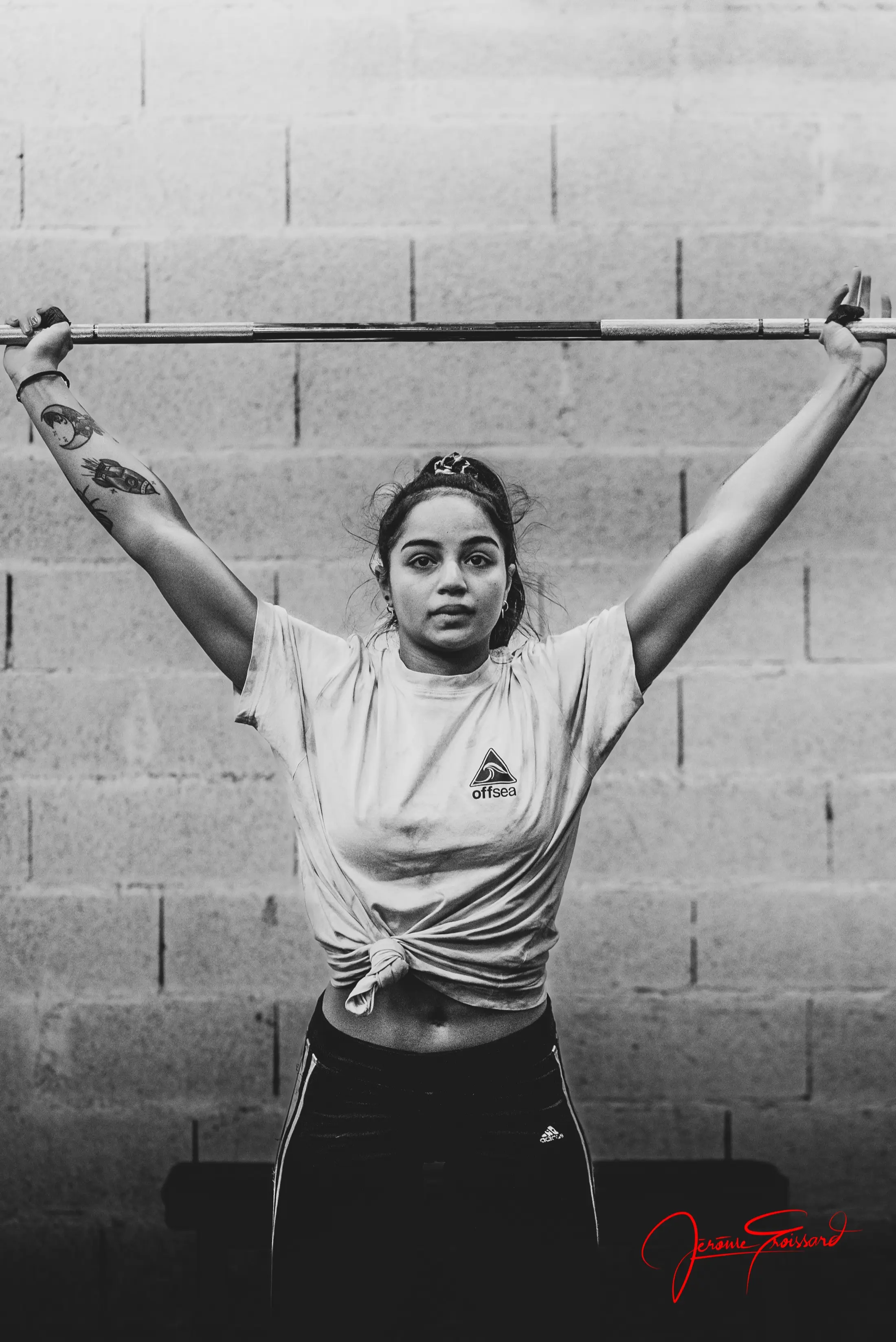 Membre souriante pendant un cours de CrossFit à Toulouse